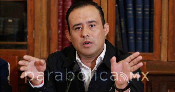 No hay iniciativas en el Congreso para regular bardas y espectaculares: Eduardo Castillo