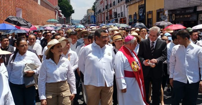 Acuden Céspedes y Rivera a la Procesión del Viernes Santo