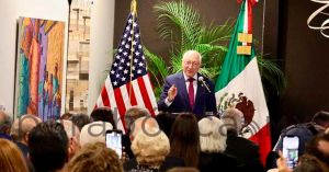 Llama Ken Salazar a combatir al narco en México tras secuestro de estadounidenses en Matamoros
