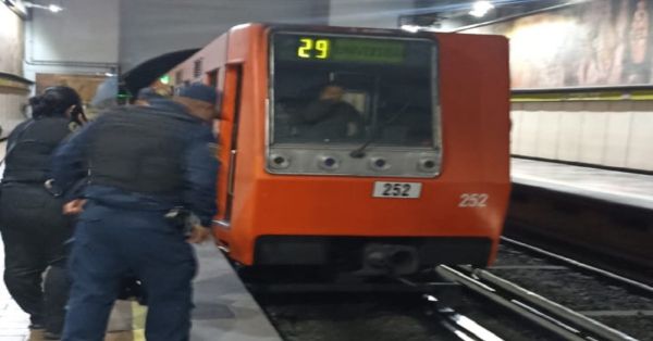 Se lanza joven a vías Metro Copilco; solo sufre fracturas