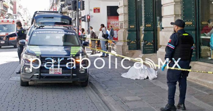 Muere indigente a unos metros del Zócalo de Puebla