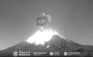 Madrugada de explosiones en el volcán Popocatépetl