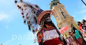 Fungen como invitados especiales pahuatlecos en el Carnaval de Hidalgo