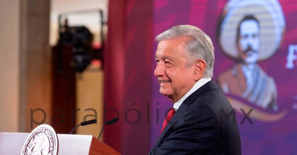 Destapa López Obrador a Santiago Taboada como candidato de la oposición en CDMX