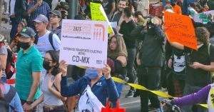 Exigen con marcha seguridad en el Metro de CDMX; van rumbo al Zócalo