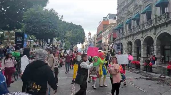 &ldquo;No somos criminales&rdquo;, se manifiestan payasos y artistas urbanos tras golpiza en el Centro Hist&oacute;rico