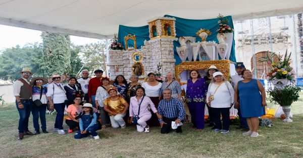 Visitan extranjeros los Altares Monumentales de Huaquechula