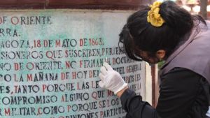 Sigue el mantenimiento preventivo de monumentos del Zócalo