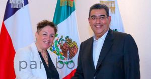 Se reúne Sergio Salomón con embajadora de Chile