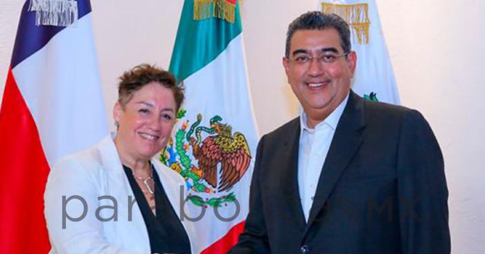 Se reúne Sergio Salomón con embajadora de Chile