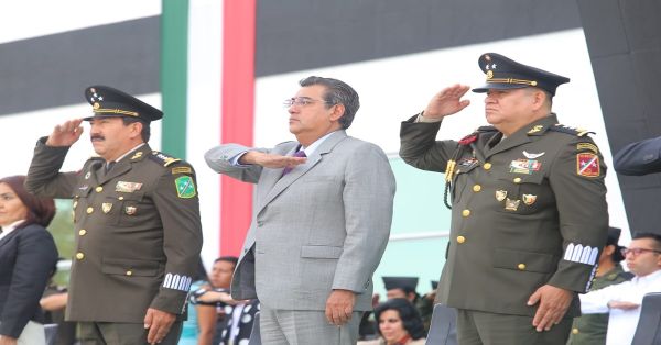 Asiste Sergio Salomón a toma de protesta del Comandante de la XXV Zona Militar