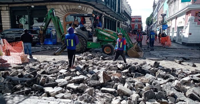 Realizan mantenimiento a la calle 2 oriente, concluirán el 4 de diciembre