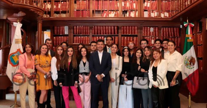 Participan estudiantes de la Anáhuac en el cabildo universitario de Puebla