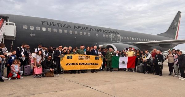 Llegan mexicanos del puente aéreo entre Israel y España