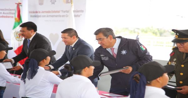 Entregan armamento y patrullas en Puebla para fortalecer la seguridad