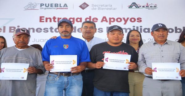 Entregan apoyos del programa de Bienestar en municipios de Puebla