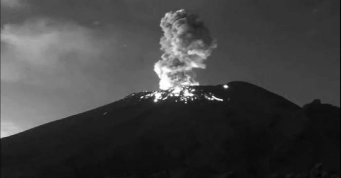 Amanece Popocatépetl activo este domingo