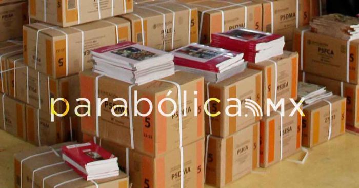 Critica Eduardo Rivera la distribución de libros de texto con errores