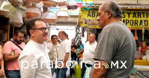 Dialoga Nacho Mier con locatarios del Mercado La Acocota