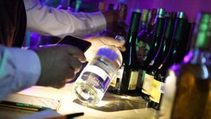Supervisan 83 negocios en bares contra venta de alcohol a menores