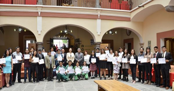 Otorgan reconocimientos a ganadores del Concurso La Bobina de Tesla en la BUAP