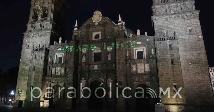 Exigen con laser en Catedral Aborto Legal y Estado Laico