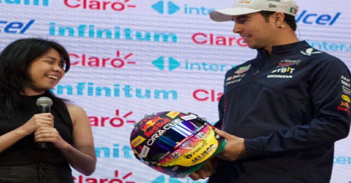 Presentó Checo Pérez casco que usará en el GP de México 2023