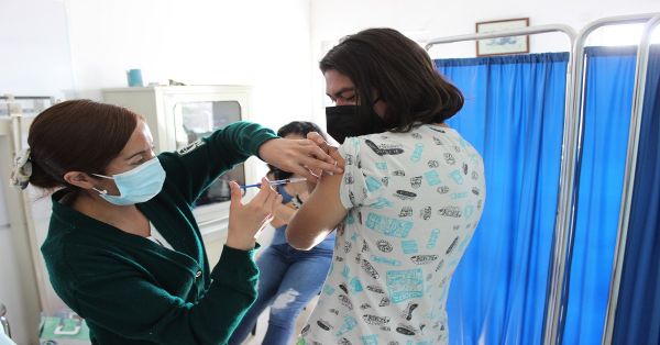 Realizan BUAP e IMSS Campaña de Vacunación Universitaria “Prevenir cuenta”