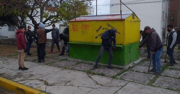 Incrementan quejas contra construcciones, casetas y jaulas que ocupan calles