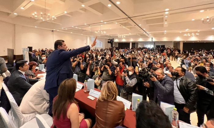 Senadores respaldan a Armenta en la presentación de su libro &quot;La importancia del Litio en México&quot;