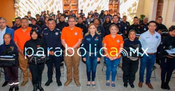 Entregan uniformes a Guardias Ciudadanas de San Pedro Cholula