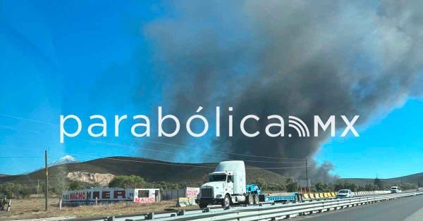 Se incendia pipa en la Puebla-Orizaba