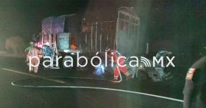 Mueren calcinadas 3 personas tras un accidente en la super carretera Cuacnopalan-Oaxaca