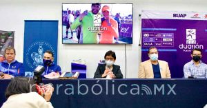 Presentan playera y medalla conmemorativa del Duatlón BUAP Mistertennis Puebla 2023