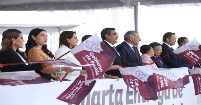 Entregan 500 patrullas a diversos municipios en Puebla