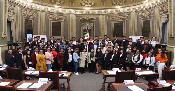 Participan de manera activa los jóvenes en el Congreso de Puebla