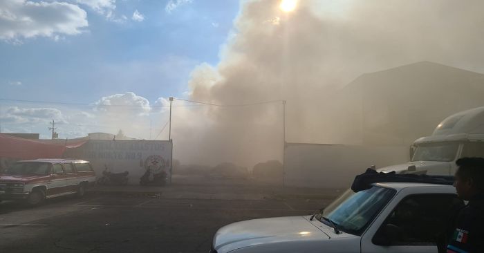 Arde Dulcería Candy en la Central de Abasto de Puebla