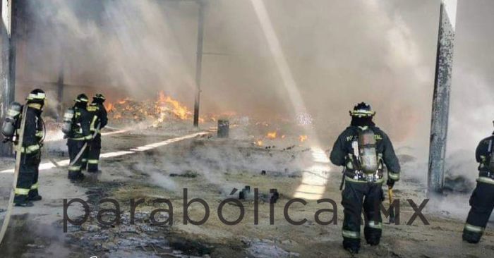 Sofocan incendio en bodega de Huejotzingo