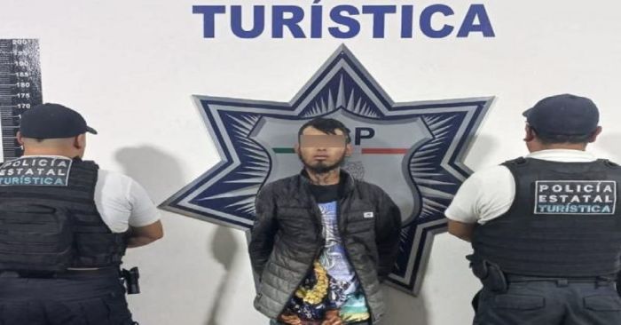 Detienen a dos asaltantes de transeúntes en la ciudad de Puebla