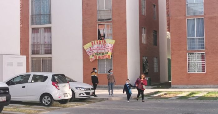 Protestan inquilinos por casas con vicios ocultos y la inseguridad