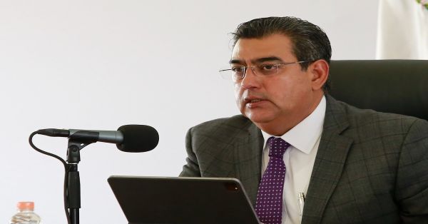 Continúa Puebla de pie pese a pandemia: Sergio Salomón