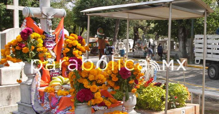 Alistan panteones para recibir a miles de visitantes durante Día de Muertos