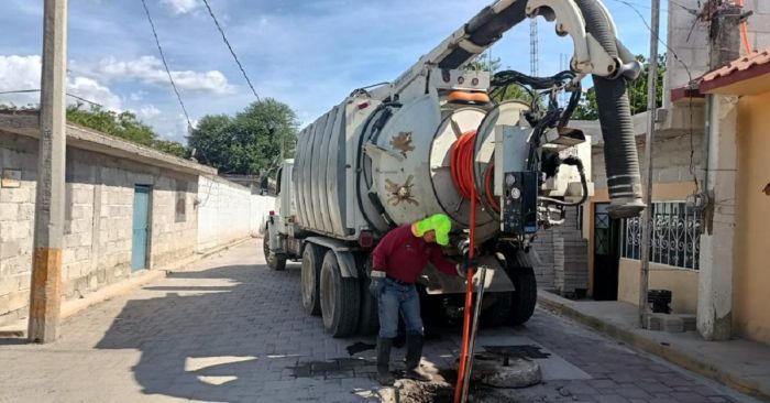 Realizan mantenimiento a drenaje y fosas sépticas en Zacapala