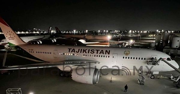 Despega avión presidencial hacia Tayikistán con nuevo logo