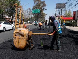 Ante precipitaciones pluviales, gobierno estatal realiza bacheo y renivelaciones en carreteras