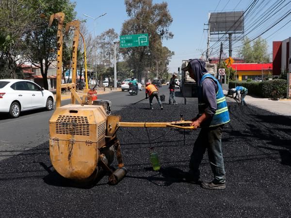 Ante precipitaciones pluviales, gobierno estatal realiza bacheo y renivelaciones en carreteras