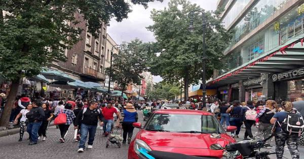 Inundadas las papelerías en CDMX previo al regreso a clases