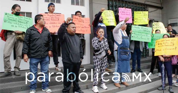 Persiste choque entre Antorcha y la 28 en el Mercado Amalucan