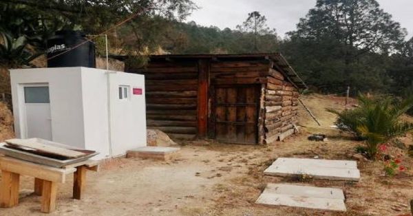 Construye gobierno estatal 322 sistemas de saneamiento en la Sierra Norte