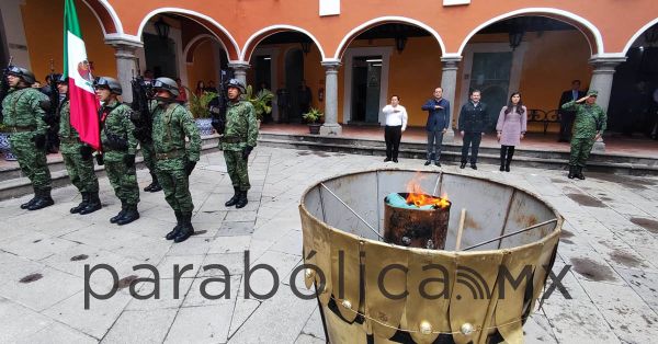 Realizan en el Congreso Ceremonia de Incineración de Bandera